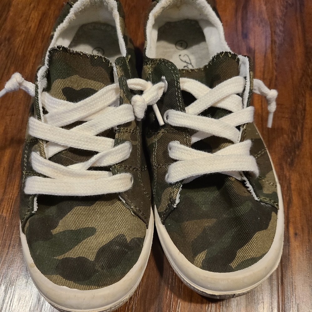 Womens camo shoes